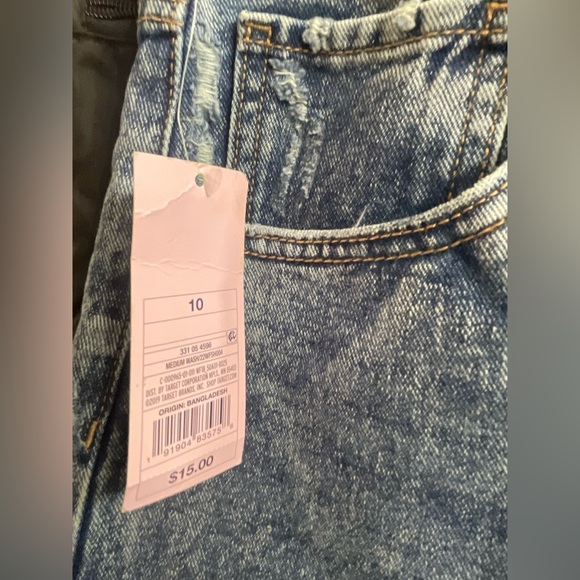 Distressed Denim Shorts - Picture 3 of 4